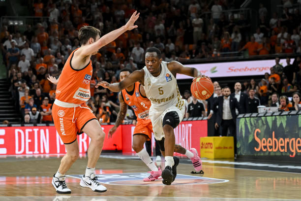 更体现在场 更体现在场